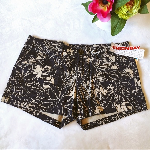 Delaney Baja Floral Print Shorts - Picture 2 of 5